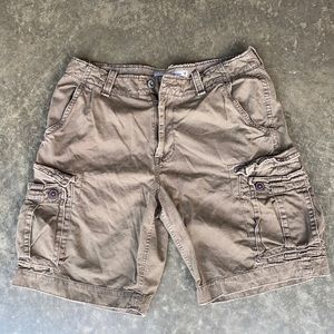 Men’s American Eagle cargo shorts in brown.